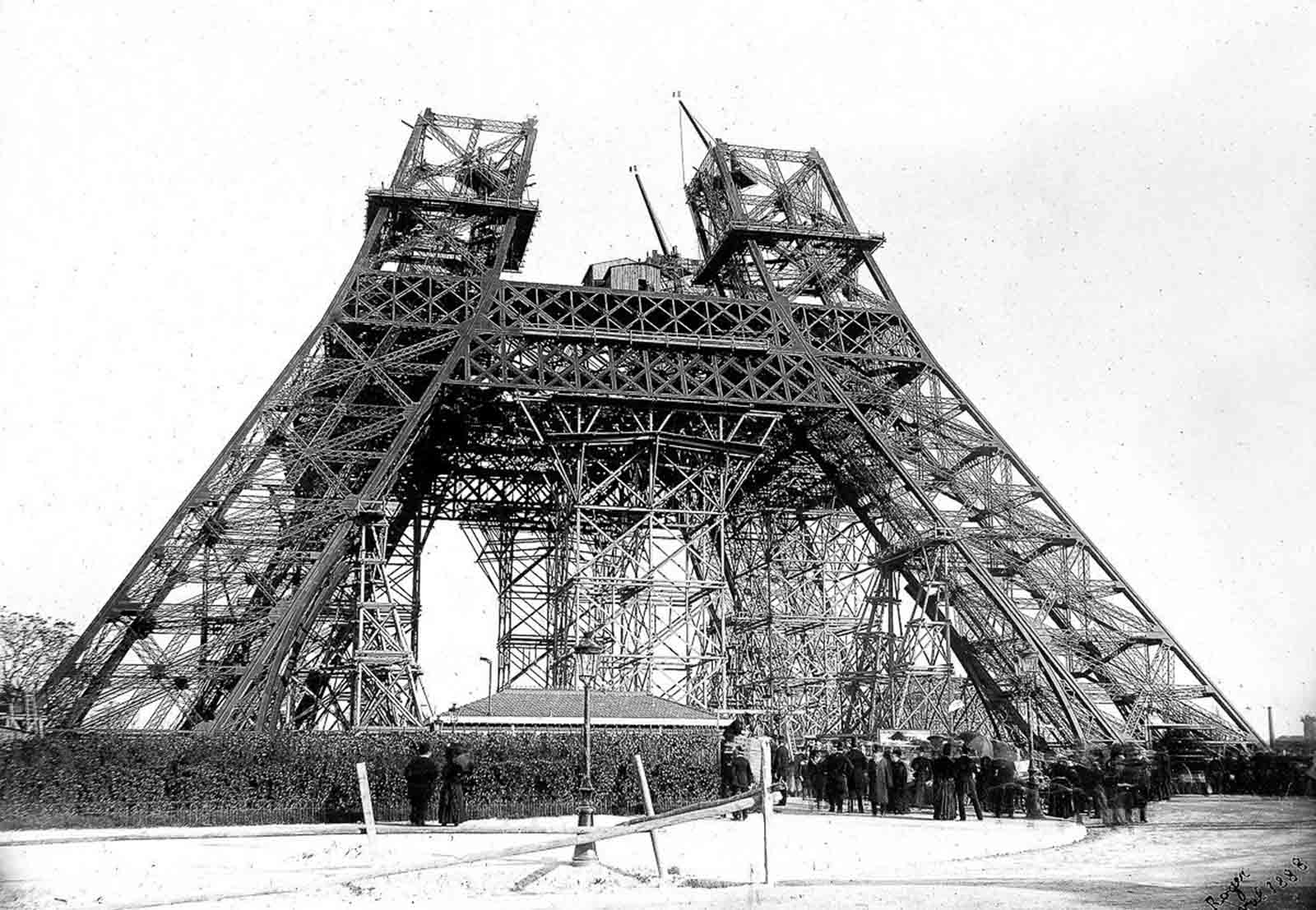 Eiffel Tower under construction, 1887-1889